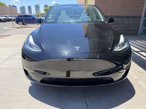Used 2024 Tesla Model Y 2WD image 10