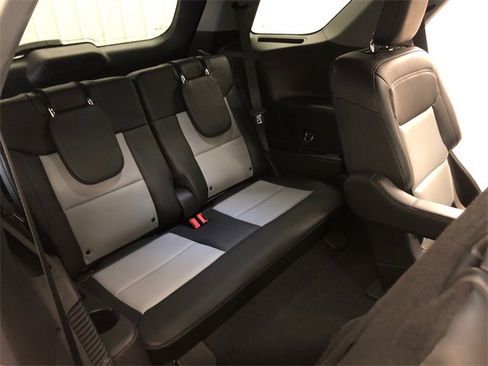 Used 2022 Ford Explorer XLT w/ Equipment Group 202A image 32