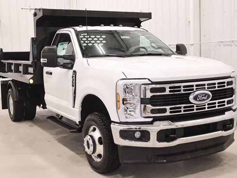 New 2025 Ford F350 XL w/ XL Chrome Package image 2