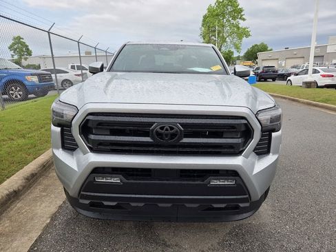 Used 2025 Toyota Tacoma SR5 image 2
