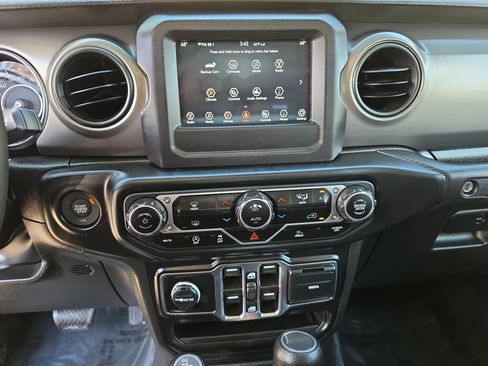 Used 2023 Jeep Gladiator Sport AWD/4WD image 11