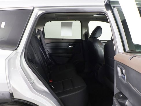 Used 2023 Nissan Rogue SV w/ SV Premium B Package image 31