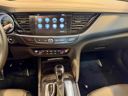 Used 2018 Buick Regal Essence w/ Driver Confidence Package #1 AWD/4WD image 17