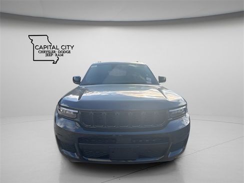 New 2025 Jeep Grand Cherokee L Altitude image 3