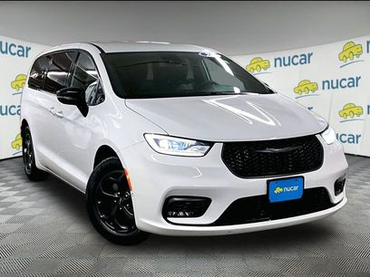 Used 2024 Chrysler Pacifica Limited