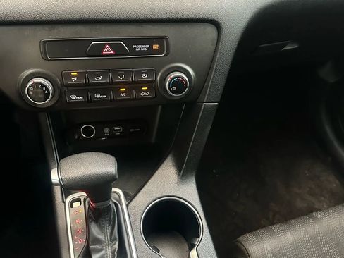 Used 2019 Kia Sportage LX image 16