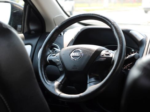 Used 2020 Nissan Pathfinder Platinum FWD image 14