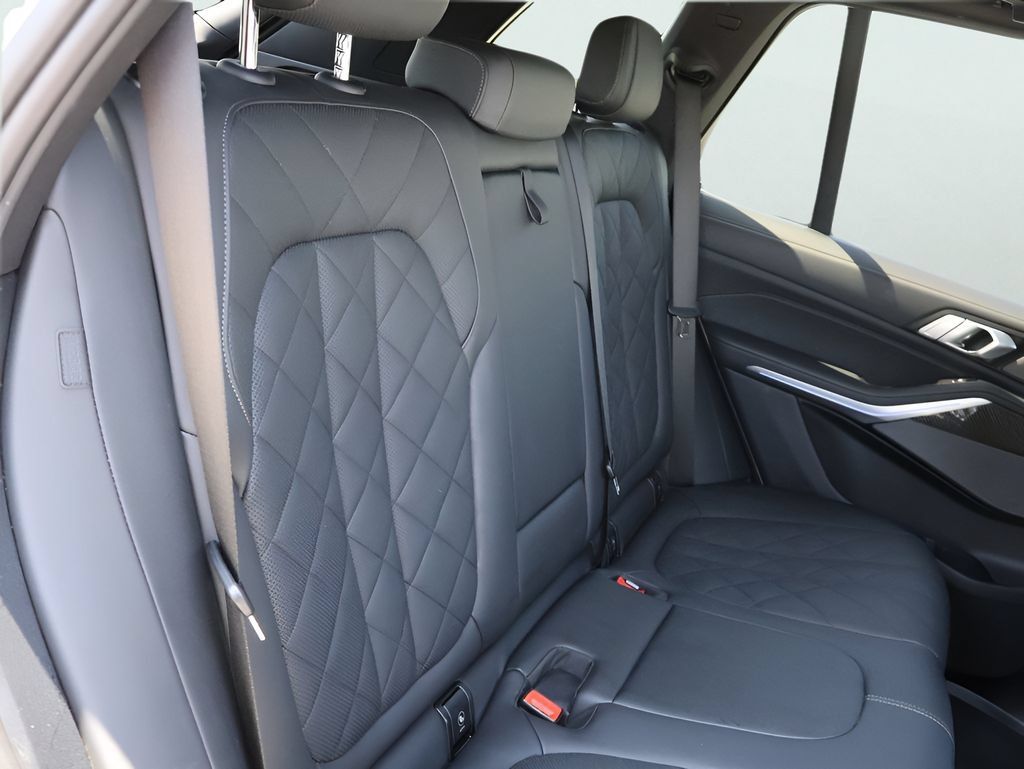 Used 2026 BMW X5 M60i AWD/4WD image 14