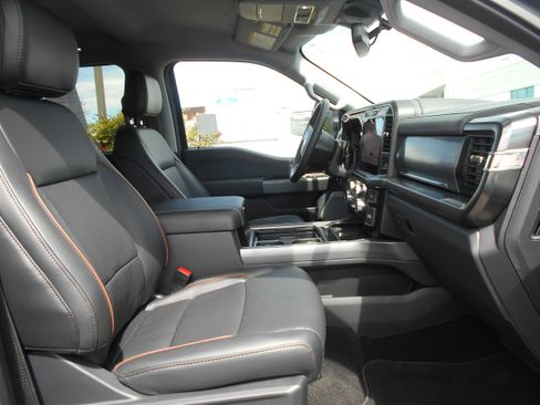 Used 2026 Ford F250 Lariat w/ Black Appearance Package image 6