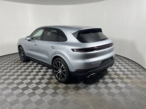 Certified 2026 Porsche Cayenne E-Hybrid AWD/4WD image 3