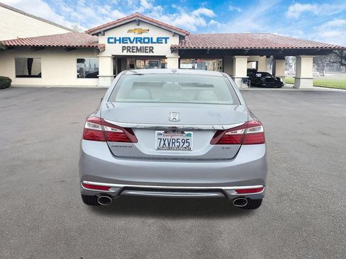 Used 2017 Honda Accord EX-L image 7