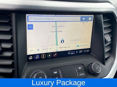 Used 2023 GMC Acadia SLT w/ Elevation Edition image 10