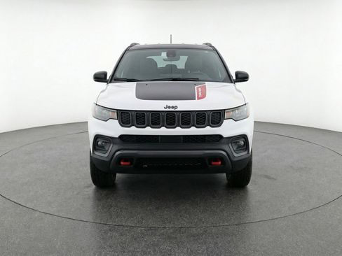 Used 2025 Jeep Compass Trailhawk image 2
