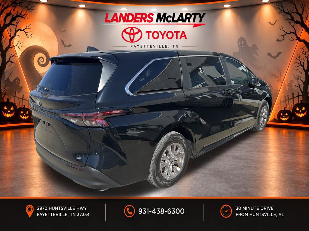 Used 2025 Toyota Sienna LE FWD image 5