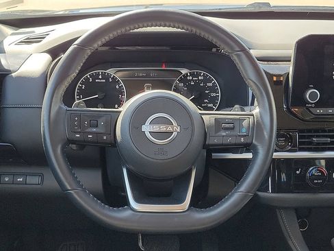 Used 2025 Nissan Pathfinder SV FWD image 15