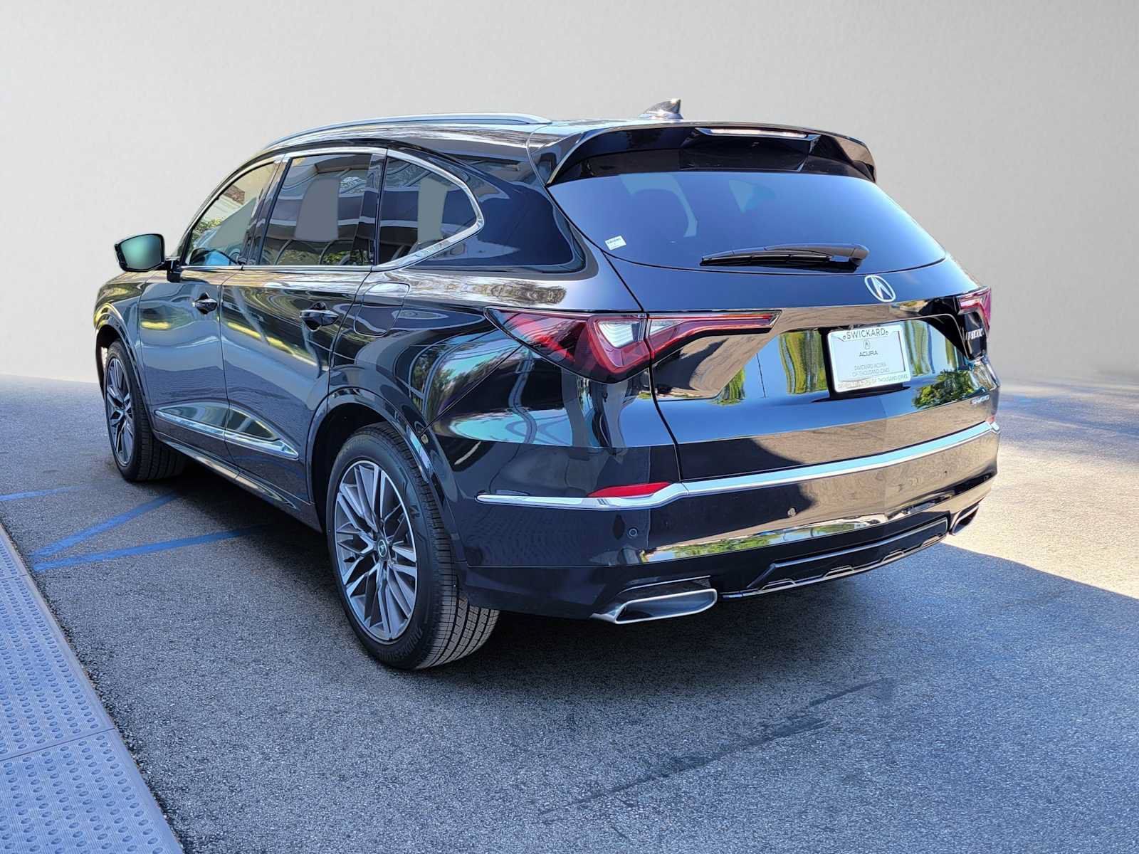 Certified 2025 Acura MDX w/ Advance Package AWD/4WD image 5