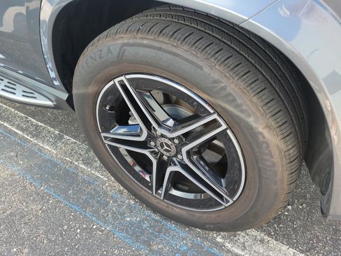 Used 2024 Mercedes-Benz GLE 450e 4MATIC image 2