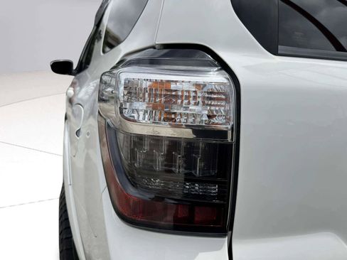 Used 2019 Toyota 4Runner TRD Off-Road AWD/4WD image 15