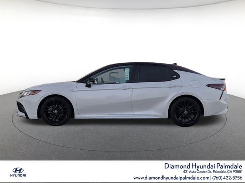 Used 2021 Toyota Camry XSE image 4