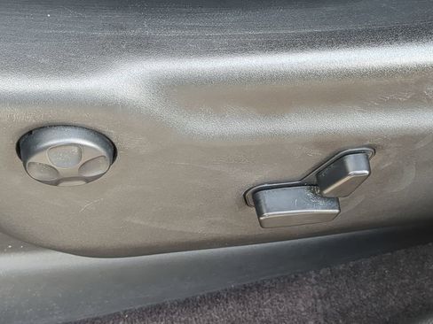 Used 2019 Jeep Grand Cherokee Laredo image 20