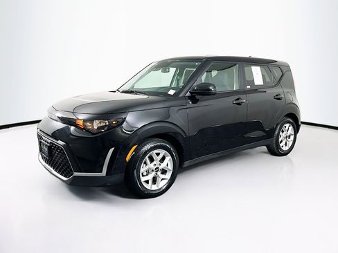 Used 2025 Kia Soul LX w/ LX Technology Package FWD image 3