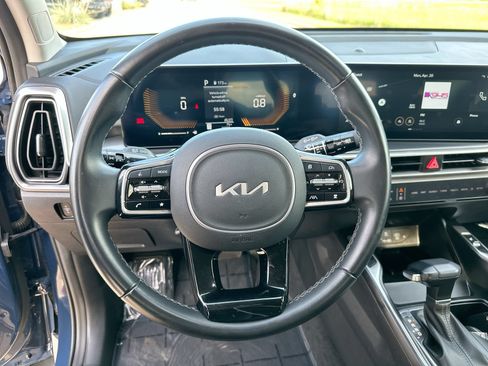 Used 2025 Kia Sorento EX w/ Panoramic Sunroof Package FWD image 14