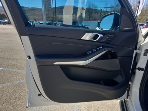 Used 2026 BMW X7 xDrive40i image 19