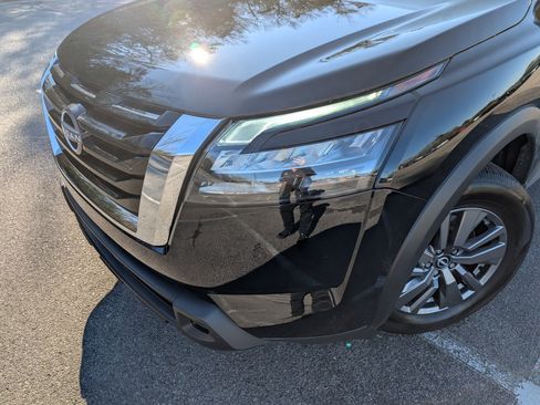 Used 2025 Nissan Pathfinder S image 13