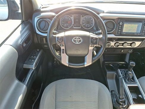 Used 2016 Toyota Tacoma SR5 w/ SR5 Appearance Package (SN) image 11