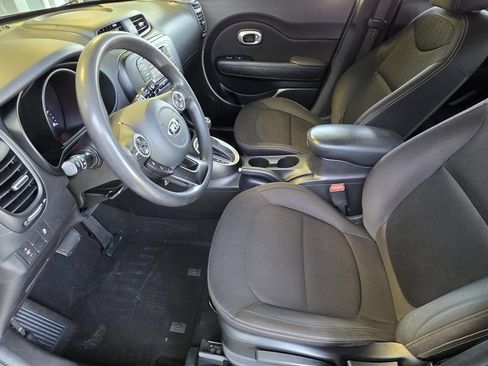 Used 2017 Kia Soul w/ Convenience Package FWD image 8