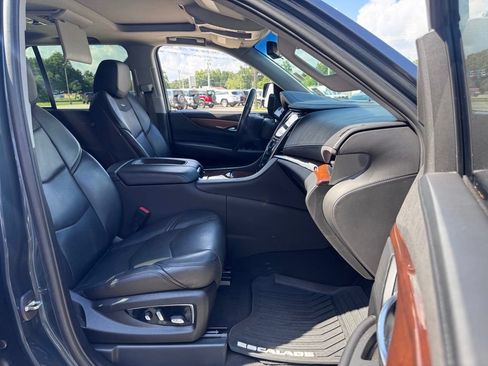 Used 2019 Cadillac Escalade Luxury RWD image 23