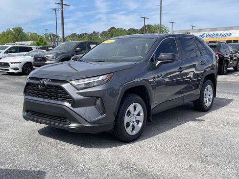 Used 2024 Toyota RAV4 LE FWD image 9