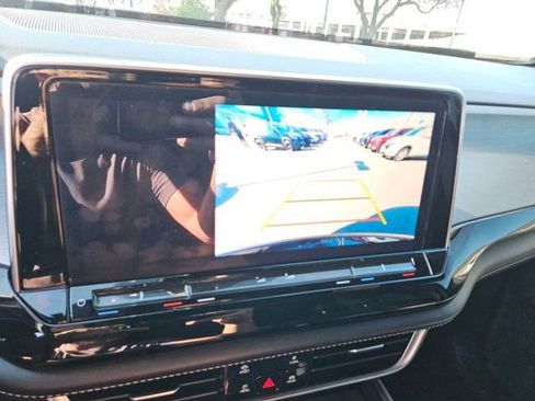 Used 2024 Volkswagen Atlas Cross Sport SE image 20