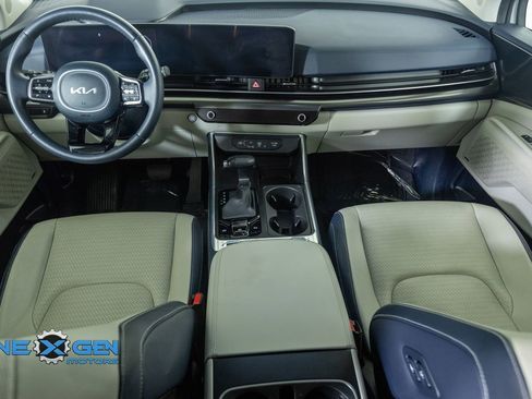 Used 2025 Kia Carnival SX Prestige FWD image 32