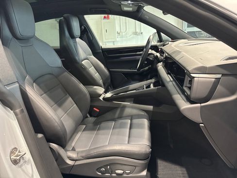 Used 2025 Porsche Macan 4 Electric image 36