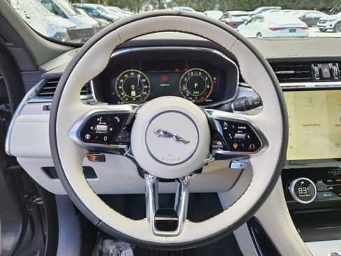Used 2025 Jaguar F-PACE R-Dynamic S image 13