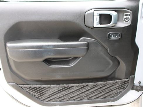 Used 2023 Jeep Wrangler Unlimited AWD/4WD image 29