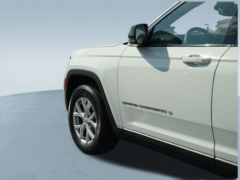 Used 2022 Jeep Grand Cherokee L Limited AWD/4WD image 40