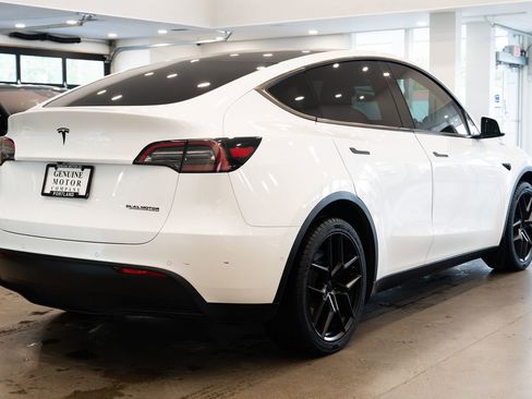 Used 2021 Tesla Model Y Long Range AWD/4WD image 4