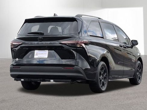 Certified 2026 Toyota Sienna XLE Woodland Edition AWD/4WD image 5