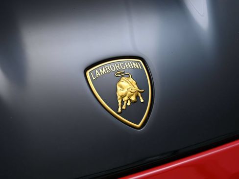 Used 2024 Lamborghini Huracan STO RWD image 13