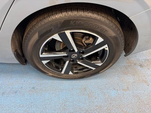 Used 2025 Nissan Sentra SV FWD image 16