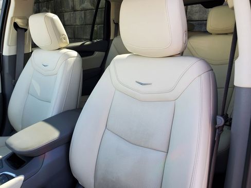 Used 2023 Cadillac XT6 Premium Luxury image 39