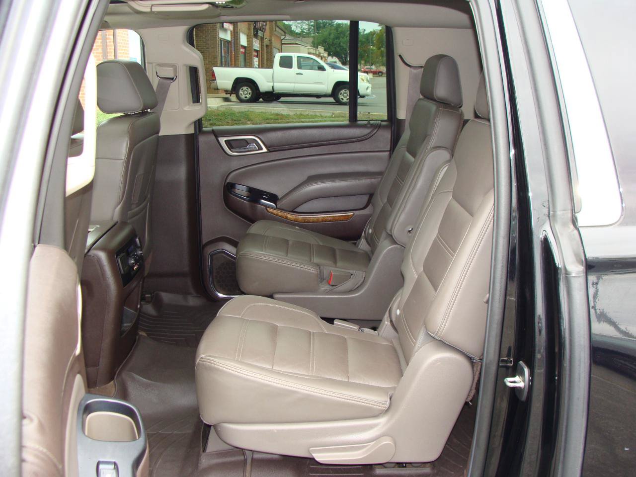 Used 2015 GMC Yukon XL Denali w/ Touring Package AWD/4WD image 8