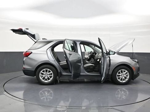 Used 2023 Chevrolet Equinox LS FWD image 30