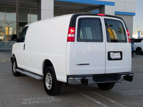 Used 2024 Chevrolet Express 2500 w/ Driver Convenience Package image 7