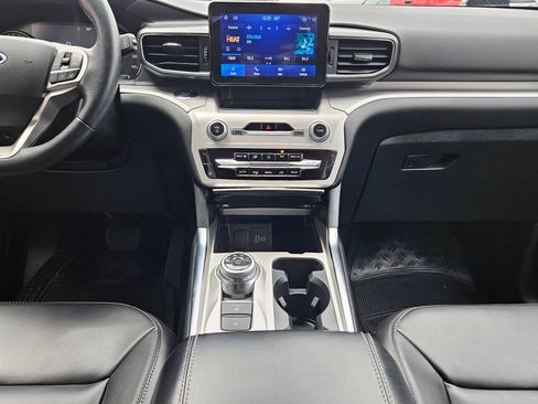 Used 2023 Ford Explorer XLT w/ Equipment Group 202A RWD image 10