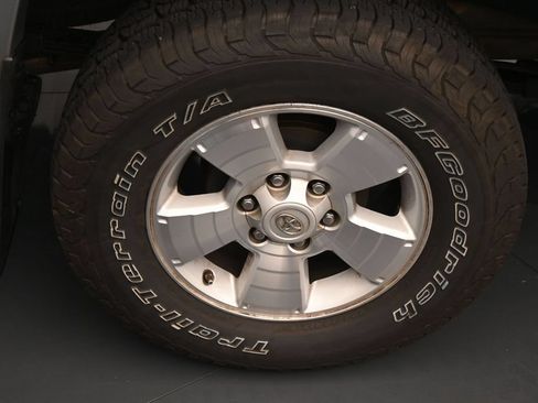 Used 2015 Toyota Tacoma 4x4 Access Cab V6 w/ TRD Sport Package image 10