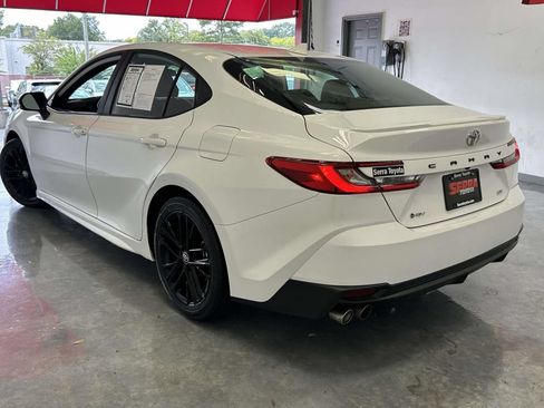 Used 2025 Toyota Camry SE FWD image 5