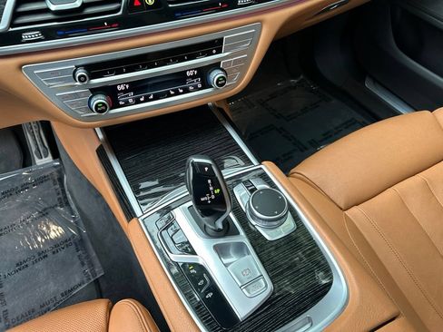 Used 2021 BMW 740i w/ M Sport Package RWD image 20